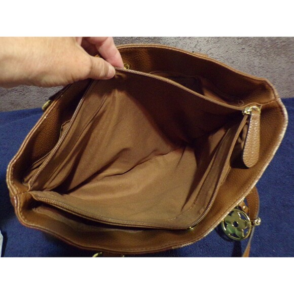 Bueno Collection Woman’s Handbag Brown Patch w/Gold - Picture 8 of 10